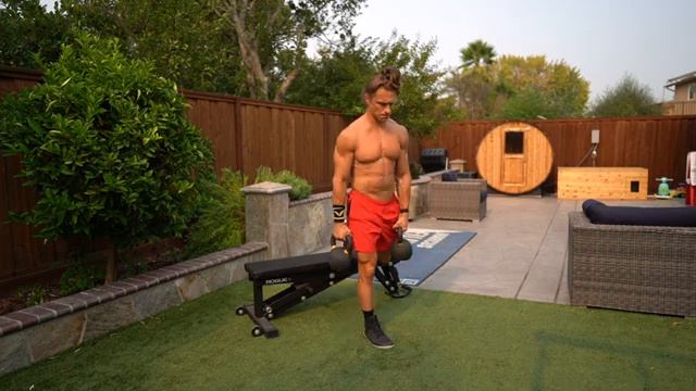 Румынская тяга с двумя гирями с ногой на лавке / Rear Foot Elevated Kettlebell Single Leg RDL смотреть онлайн