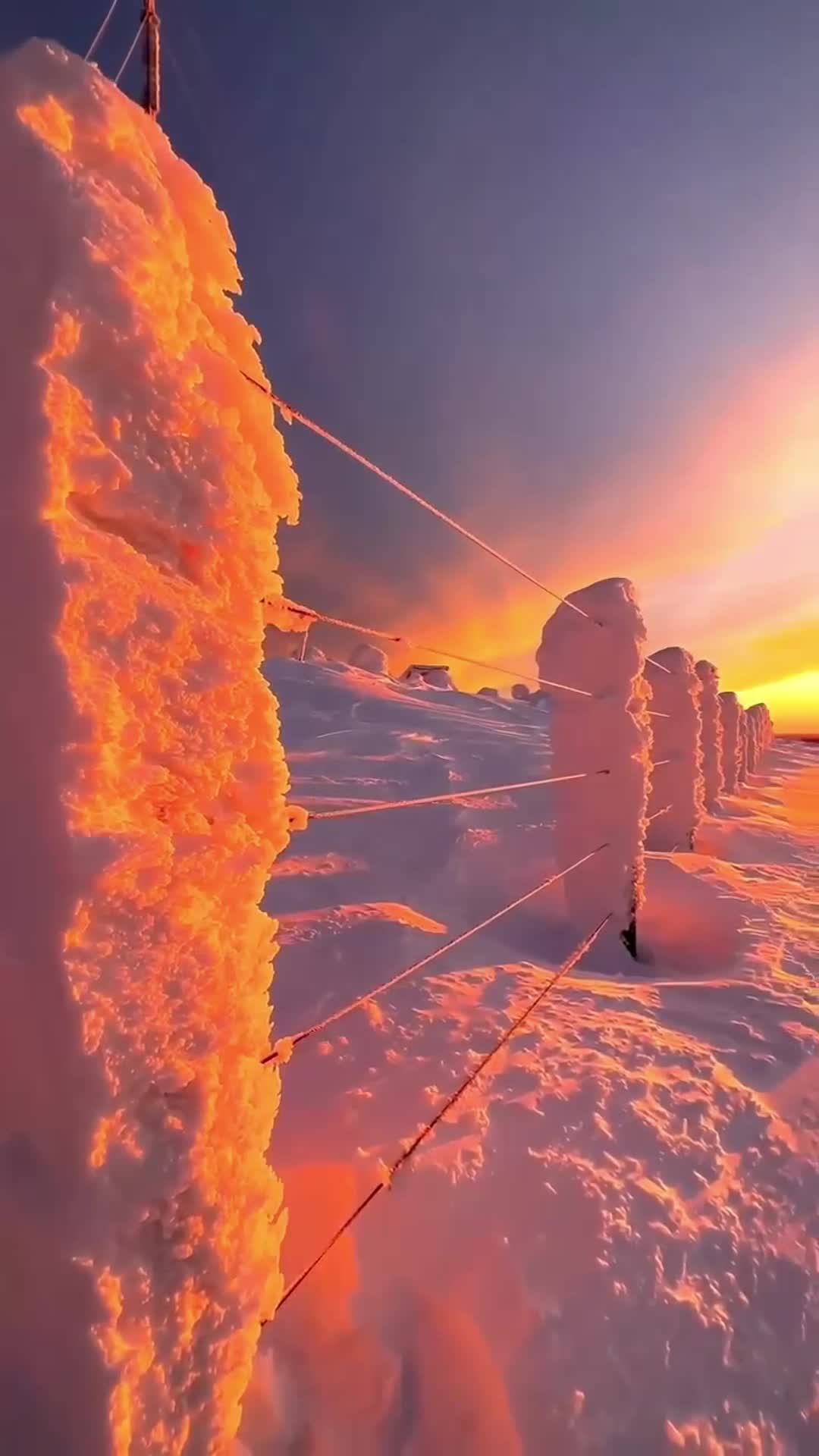 Лапландия, расположенная на севере Финляндии, представляет собой удивительное место с бескрайними... смотреть онлайн