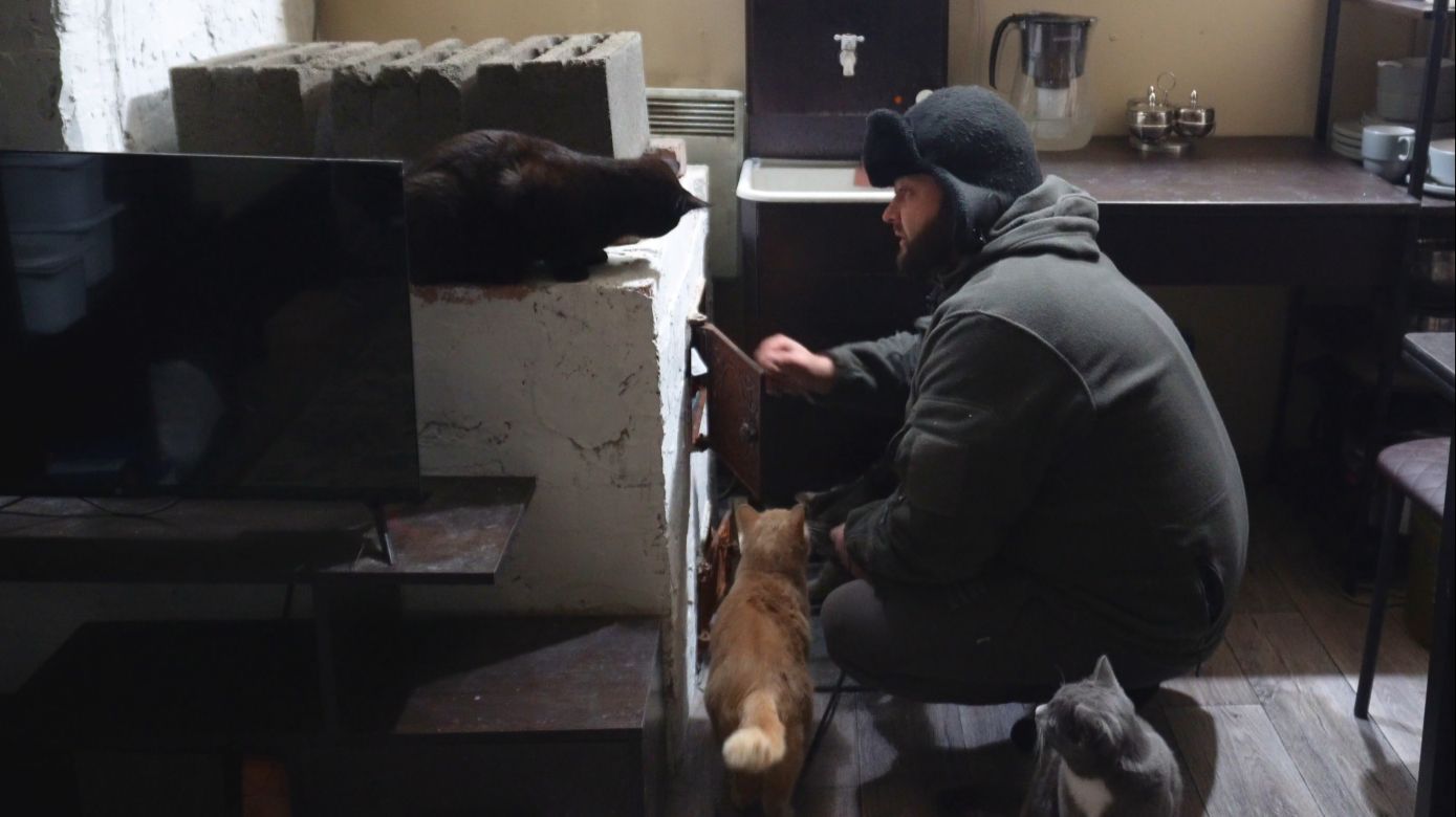 Вечер в деревне Затопил печь В СИБИРЬ ЗИМА ПРИШЛА Читаю комментарии зрителей ПОДВАЛ ИЛЬИЧА смотреть онлайн