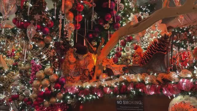 🇺🇸 Атмосфера Рождества в Нью-Йорке Грамерси🎄, Юнион-сквер Рождественский рынок и Коламбус-Серкл смотреть онлайн