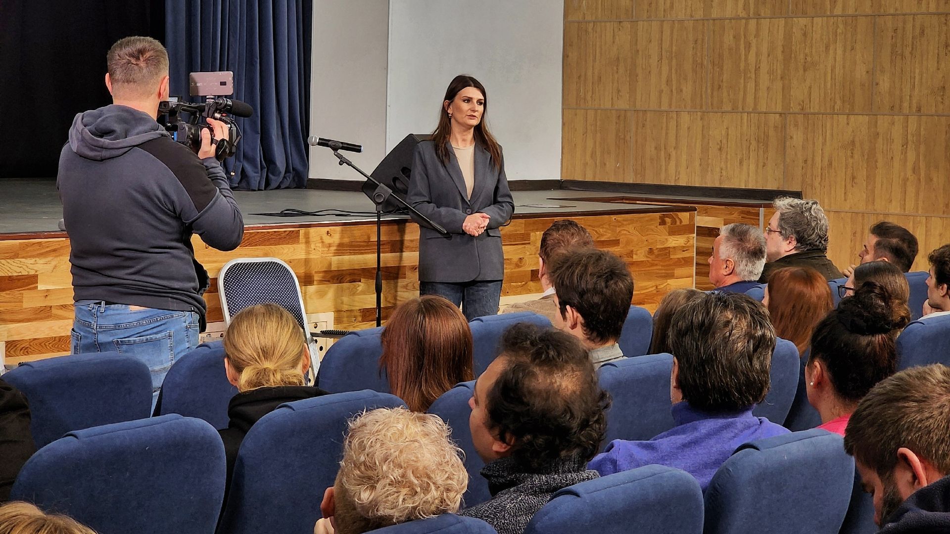 Елена Панькив встретилась с коллективами театров округа Пушкинский смотреть онлайн