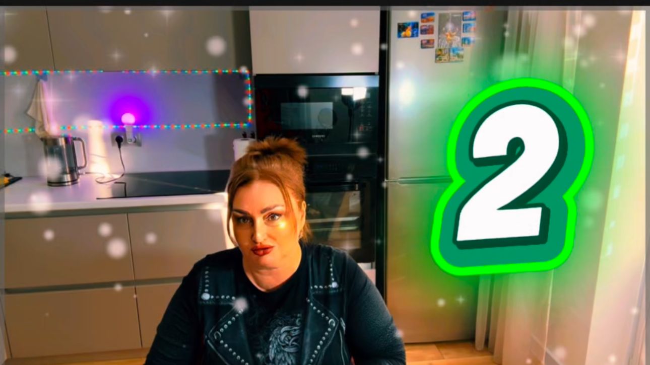 Обзор на Странную Жизнь\Куча была поздним, любимым и единственным ребёнком🤔Её холили и лелеяли🤔 смотреть онлайн