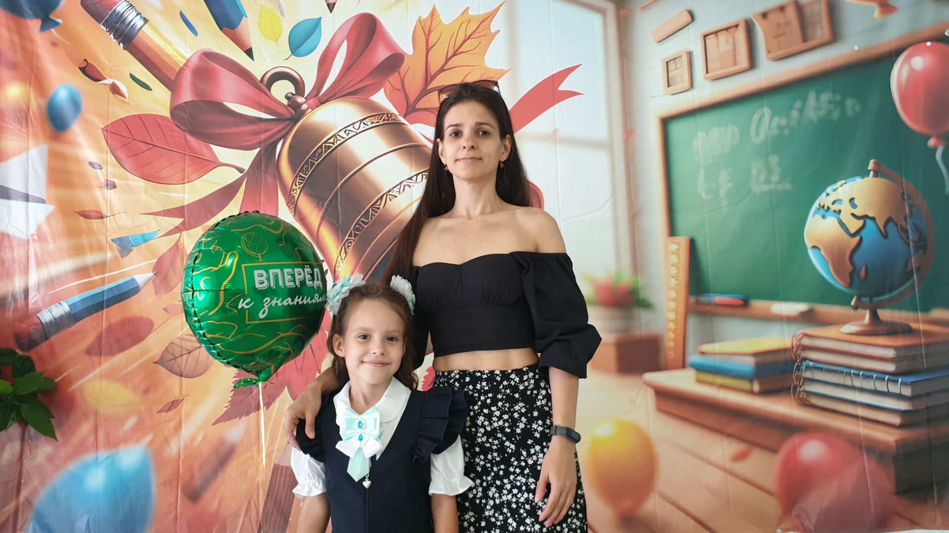 Алиса в первый класс. Выступление на линейке.