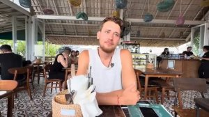 КАК ПАКУЮТ ЛЮДЕЙ В ОДЕССЕ! ЗНАКОМЫЕ МИШИ РАССКАЗЫВАЮТ ПРО БЕСПРЕДЕЛ В ГОРОДЕ. СУДЬБА ОДЕССЫ. (480p)