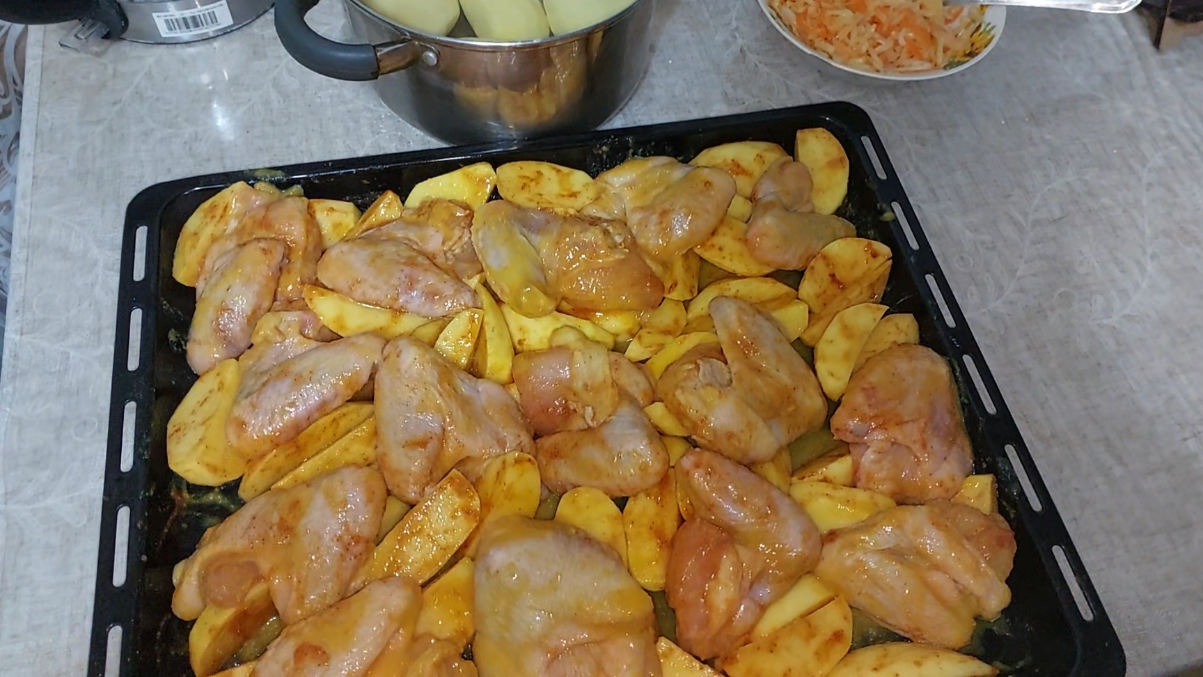 Были с девчонками в магазине, готовлю первое и второе смотреть онлайн