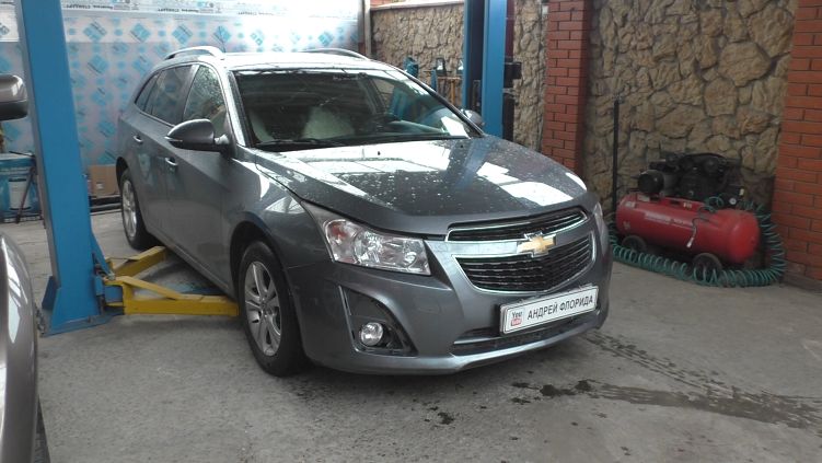 Замена помпы системы охлаждения на Chevrolet Cruze 1,8 Шевроле Круз 2015 года