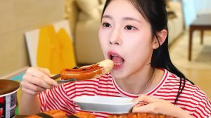 🔥🍲 Мукбанг и Mukbang : ДЕВУШКА и СОСИСОЧНАЯ ВЕЧЕРИНКА! 🌶️ Огненная лапша, копченая грудинка