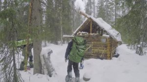 Поход в лес с девчонками в избу. Часть 1. ❄️ Апрельское безумие. ️ Добрые походы.