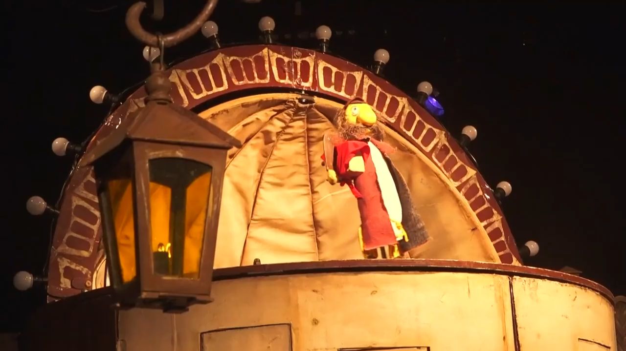 В театре кукол смотреть онлайн