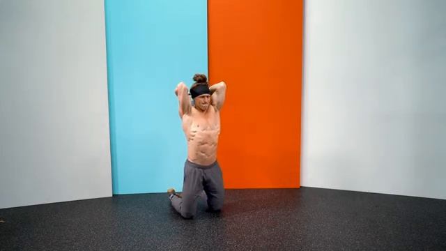 Разгибания рук над головой с гирей 1+ 1/4 на коленях / Tall Kneeling 1+1/4 KB Overhead Tricep Ext смотреть онлайн