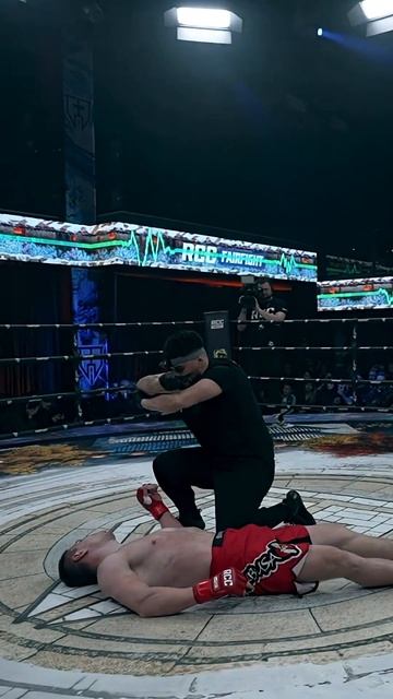 Безумный НОКАУТ от Шахмира Абакарова на RCC смотреть онлайн