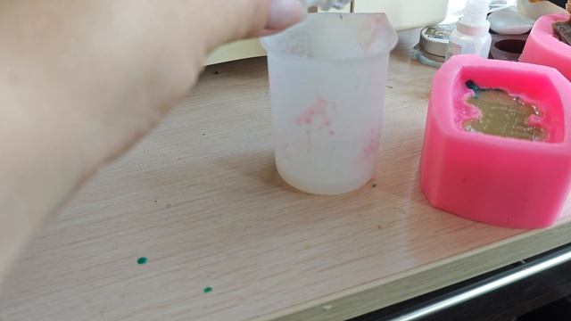 Заливка мыла в форму 