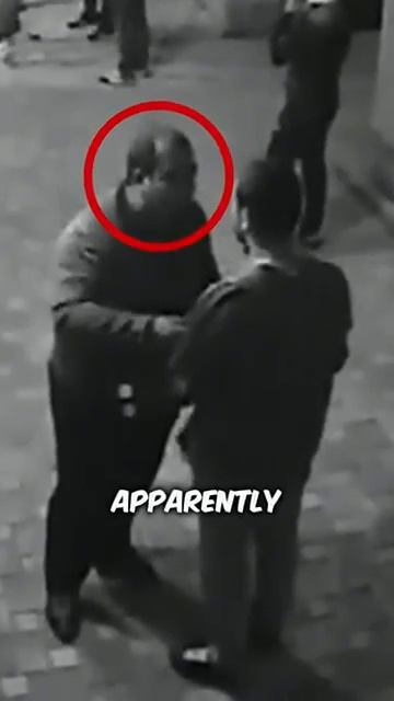 Муж-боксёр вырубил хулиганов, которые приставали к нему и жене смотреть онлайн