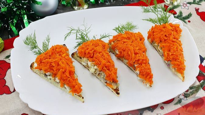 Селёдочный салат на хлебе. БУТЕРБРОДЫ С ЯЙЦАМИ, МОРКОВЬЮ И СЕЛЬДЬЮ смотреть онлайн