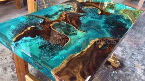 Невероятной красоты стол из эпоксидной смолы.