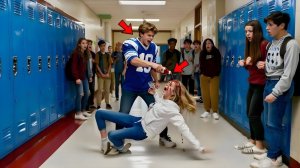 ВЫРУБИЛА школьного хулигана с ОДНОГО УДАРА. Хотели пои (1)