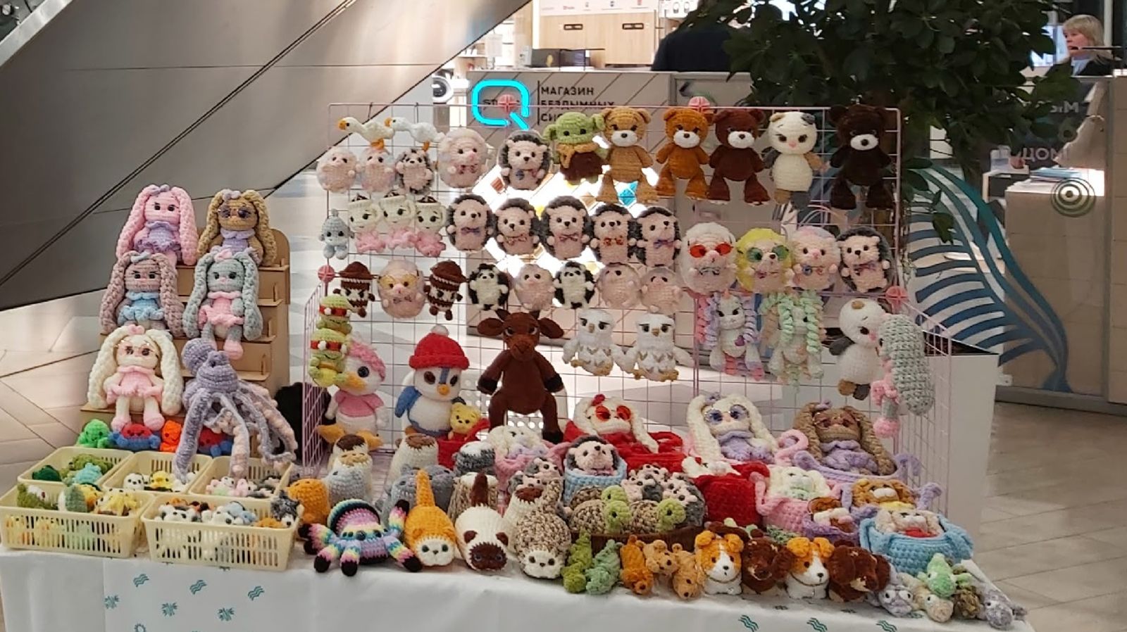 Вяжу!))) Небольшие посылки. Видео с ярмарки))) Много! смотреть онлайн