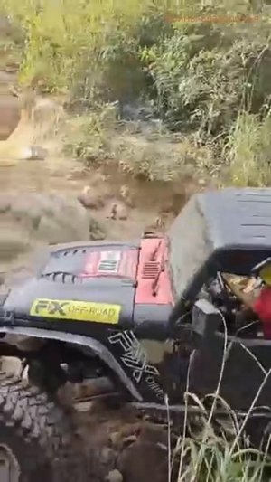 По валунам в горку на внедорожнике