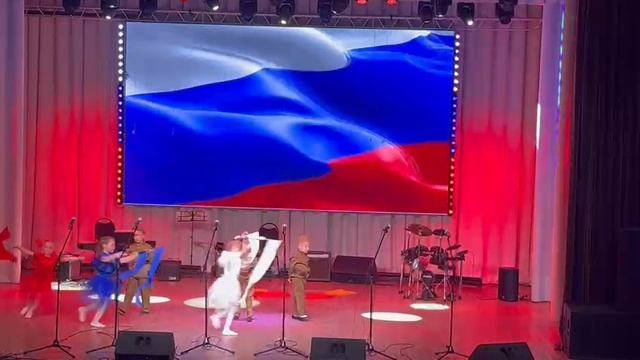 Танец "Встанем" смотреть онлайн