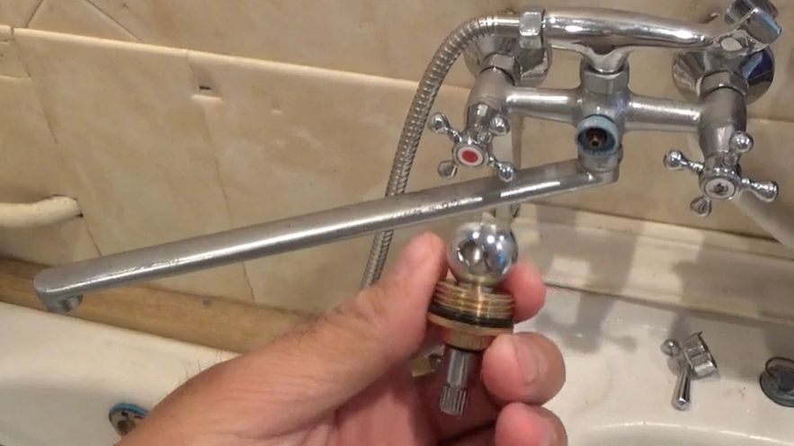 ремонт смесителя в ванной переключатель на душ