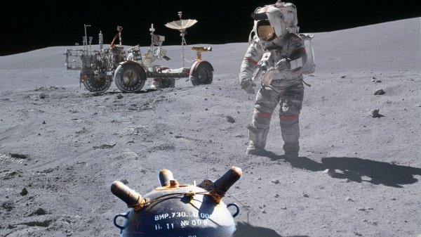 США заминировали свою Луну