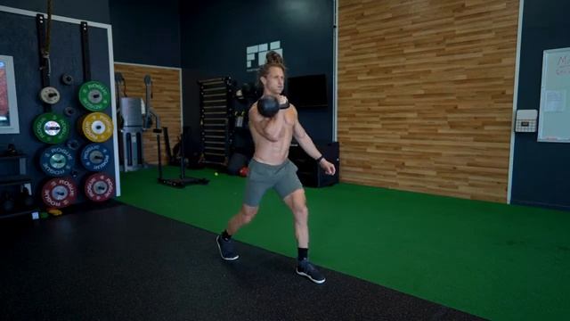 Приседания с одной гирей на плече в сплит позиции / Single Arm KB Rack Split Squats смотреть онлайн