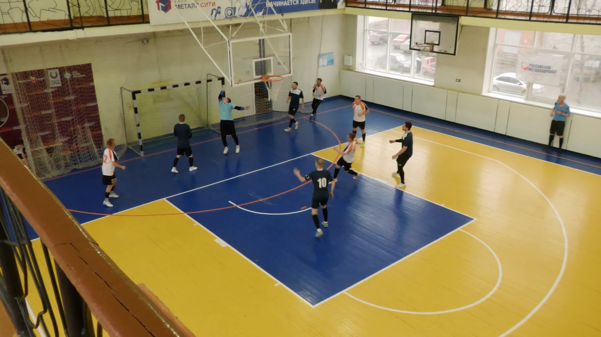 Диалог поколений поможет победить на Первенстве по футзалу смотреть онлайн