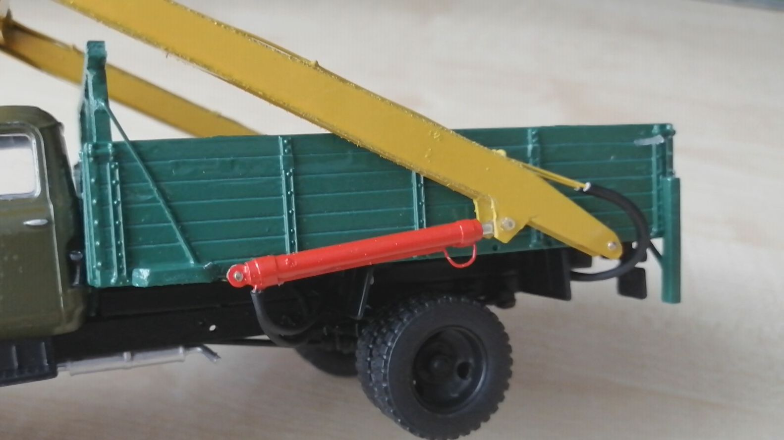 Делаю гидроцилиндры для моделей.