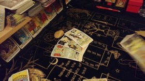 Что заберёт, уходящий год? Таро расклад