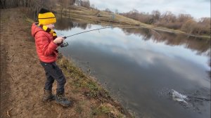 УЧИЛ СЫНА РЫБАЛКЕ, а ОН МЕНЯ ОБЛАВИЛ! 😅 Рыбалка с сыном