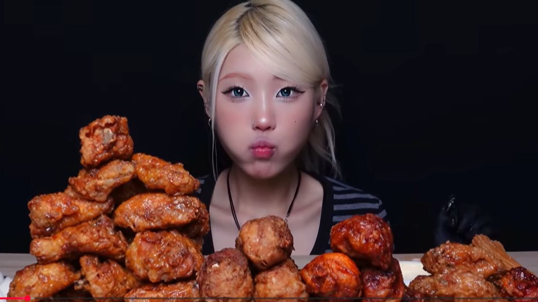 🔥🍲 Мукбанг и Mukbang : ДЕВУШКА ПРОТИВ 10,000 ККАЛ! Гора курицы смотреть онлайн