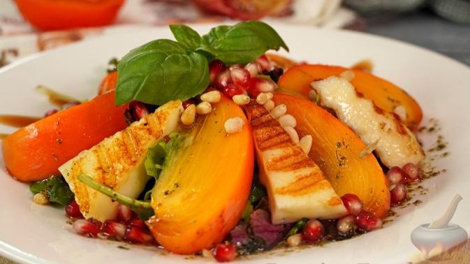 Внезапный контраст: жар сыра, холод фруктов. САЛАТ С ХУРМОЙ, ГРАНАТОМ И СЫРОМ смотреть онлайн