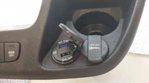 USB зарядка на передней панели Fiat Ducato 290