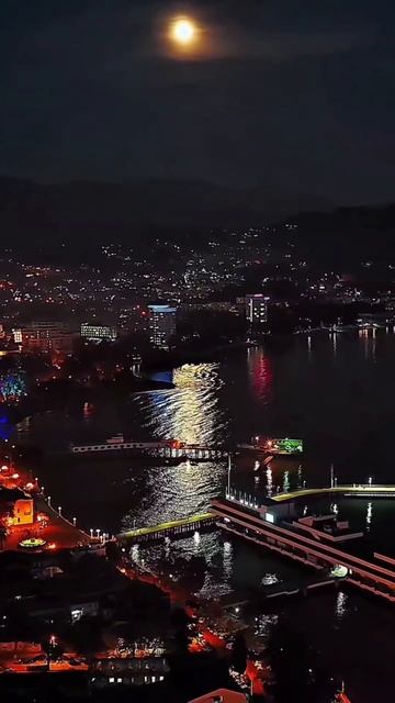 Абхазия, столица республики ночной красавец Сухум (ноябрь, ОСЕНЬ-2025) смотреть онлайн