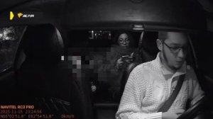 Мужчина напал на таксиста за отказ везти внука без кресла