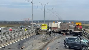 Страшное ДТП в Подмосковье: грузовики сносили легковушки, на дороге месиво из искореженных машин
