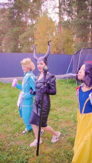 Трудно быть принцессой Диснея в реальной жизни!