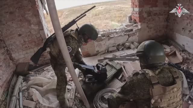 Военные связисты группировки войск «Центр» восстановили линию связи на Красноармейском направлении. смотреть онлайн