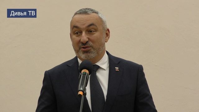 В Тихвинском районе торжественно чествовали сотрудников ОВД Российской Федерации смотреть онлайн