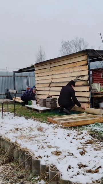 Сегодня маленько трудились Строим уют 👍 девочки готовили обед 🥰 #мытрудимся #мыобшиваемнавес смотреть онлайн