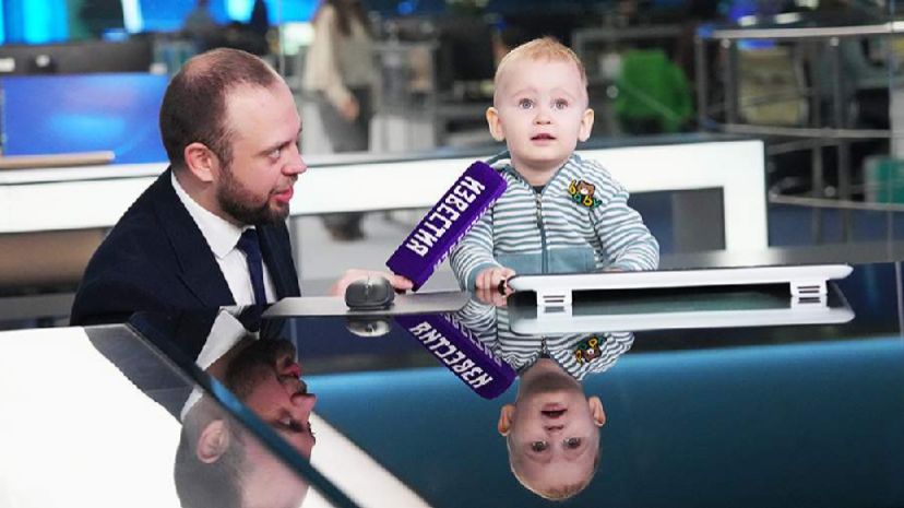 Маленький Аристарх поздоровался со всей страной из студии РЕН ТВ смотреть онлайн