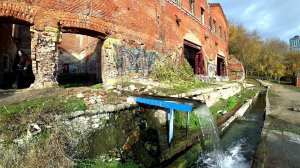 Уникальный родник среди руин: Парамоновские склады как они есть