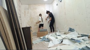 ДОКАЖУ МУЖУ,МОГУ БЕЗ НЕГО!СРЫВАЕМ ОБОИ, ИСПОРТИЛИ СТЕНЫ/ЖИВЕМ В ДЕРЕВНЕ