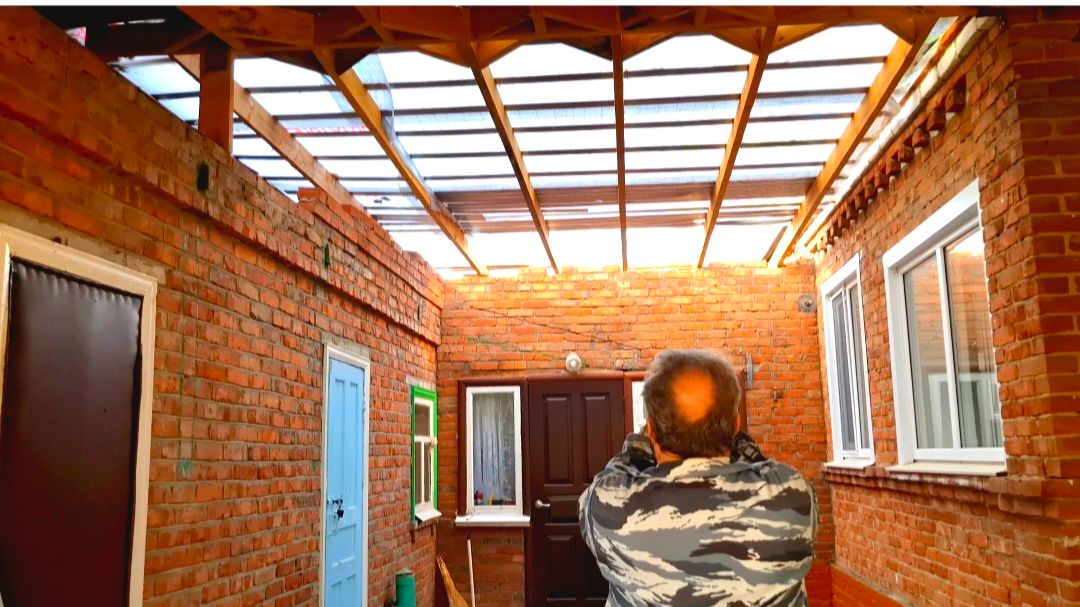 886 Опять началось! Сняли Крышу.Начали замену газового счётчика.Дела движутся. смотреть онлайн