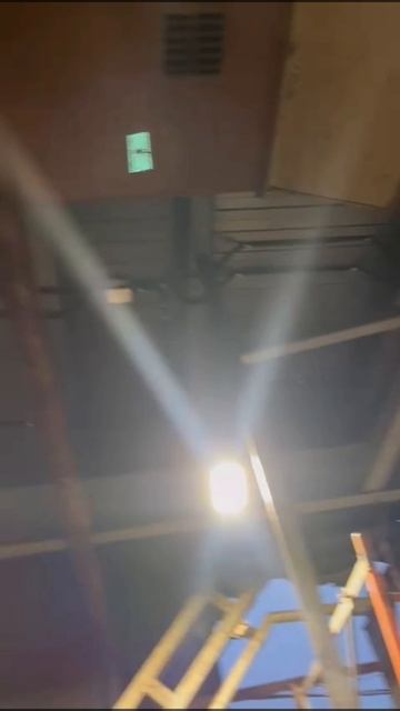 Демонтаж старой, монтаж новой электропроводки и освещение в цеху. (электропроводка открытая в гофре) смотреть онлайн