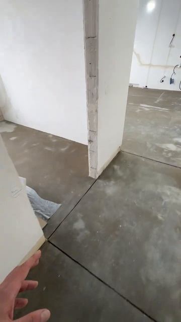 Как установить скрытые плинтуса: СЕКРЕТЫ МОНТАЖА | ЖК Профит смотреть онлайн