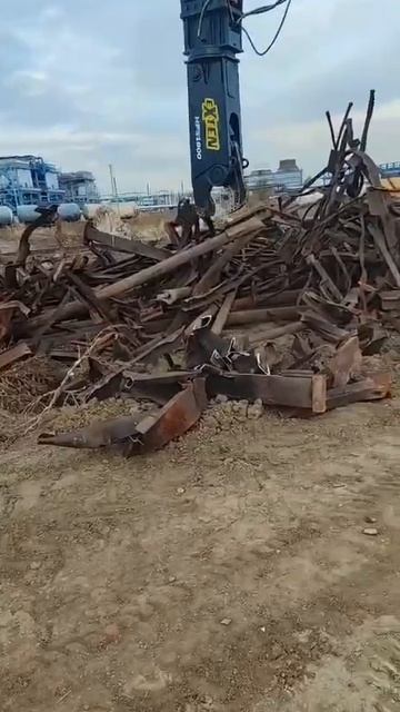 Гидроножницы по металлу Exten HPS1800 на экскаваторе XCMG XE215C смотреть онлайн