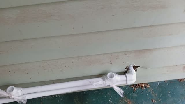 В сан узел начал проводить воду и отопление . смотреть онлайн