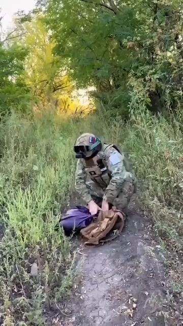 С рюкзаком он не готов к взрослой жизни #сво #юмор смотреть онлайн