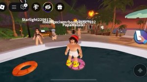 Malai & Papa играют в Roblox жизнь вместе приклбчения бора бора